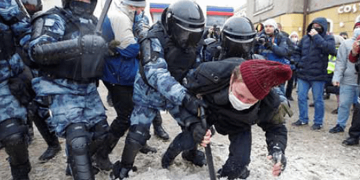 Russia 2022: arresti durante le manifestazioni contro la guerra in Ucraina
