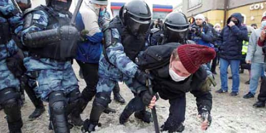 Russia 2022: arresti durante manifestazioni contro la guerra in Ucraina