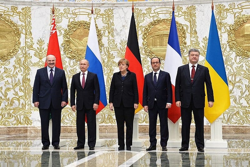 2015: Patto di Minsk con i governi di Kiev, Germania, Francia e Russia
